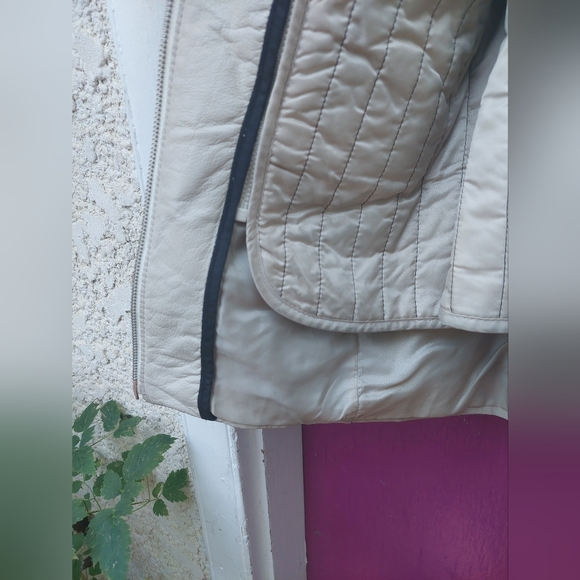 Danier cream leather jacket, M, lined, with extra zip-out winter lining - Picture 7 of 8